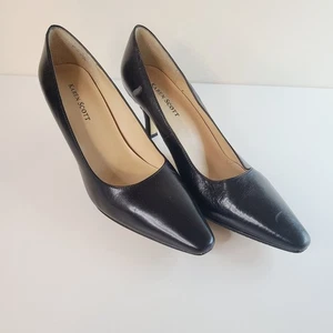 Zapatos de salón Karen Scott para mujer talla 8 de cuero negro de 2,5" con rasguños y desgaste - Imagen 1 de 10