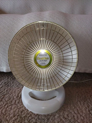 Calentador eléctrico parabólico portátil Presto HeatDish más foco 0791206 blanco Foto 1 de 4