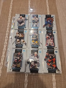 Set completo Upper Deck Ovation Hockey 1999-00 (1-90) con SP - Foto 1 di 11