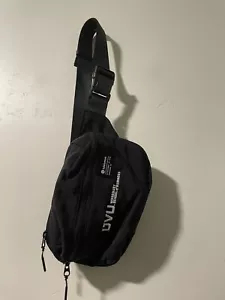 Lululemon Athletica Clean Line 2l Pockets Adjustable Strap Belt Bag Black Logo - Picture 1 of 4