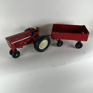 Vintage Ertl International Tractor, Narrow Front, Diecast 1/32 With Trailer - Picture 1 of 15