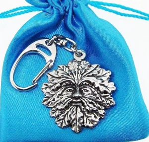 Llavero Hombre Verde Peltre Hecho a Mano con Cordón Satinado Bolsa de Regalo - Imagen 1 de 2