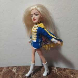 Gwen Stefani Hollaback Gwen Puppe. - Bild 1 von 5