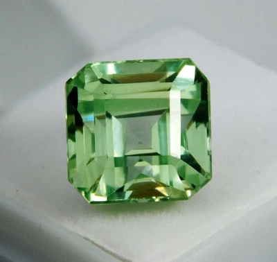 Certified 12.65 Ct Natural Green Montana Sapphire Top Radiant Cut Loose Gemstone - Image 1 of 4