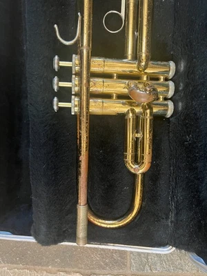 Trompeta Bach TR300 con boquilla y estuche. USA Foto 1 de 4
