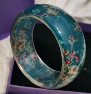 BIJOUX VINTAGE BRACCIALE RIGIDO ACRILICO FIORI SU FONDO VERDE ACQUA - Foto 1 di 2