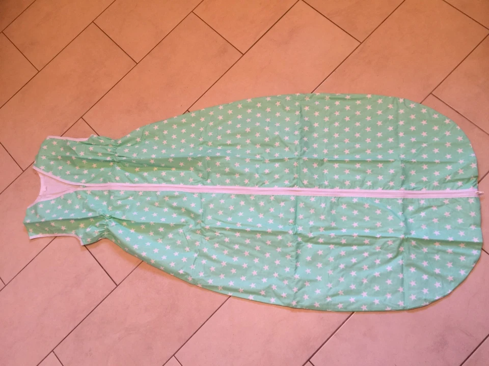 Sommer Schlafsack 160 cm NEU grün mit weißen Sternen - Bild 1 von 1