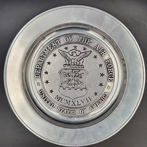 Vintage Wilton USAF Gedenkteller 11" Zinn Stil Luftwaffe Siegel MCMXLVII - Bild 1 von 5
