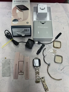Schöner gebrauchter Fitbit Versa 2 Aktivitätstracker Blütenblatt/Kupfer Rose Extras kostenloser Versand - Bild 1 von 12