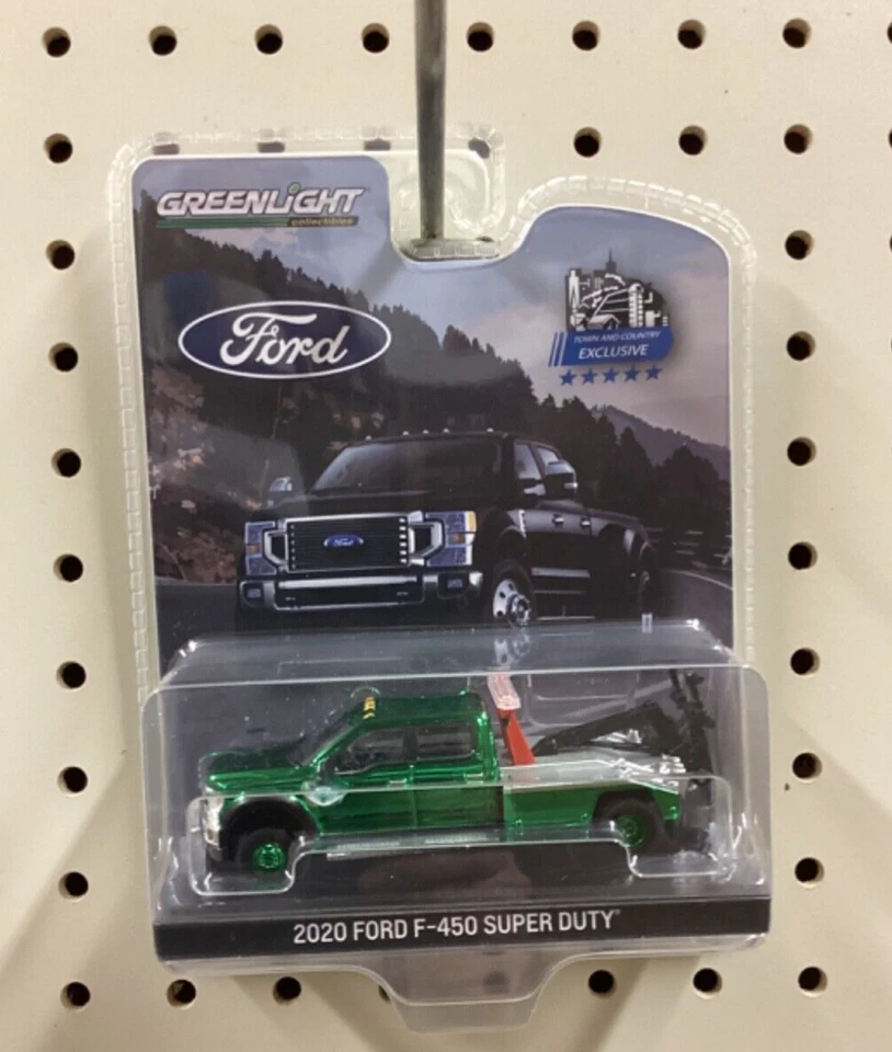 1:64 Greenlight 2020 Ford F-450 Super Duty with wrecker boom CHASER - Image 1 of 1