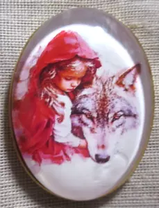 XL GLASS DOME PICTURE BUTTON - YOUNG LITTLE RED RIDING HOOD & WOLF #3 - Picture 1 of 3