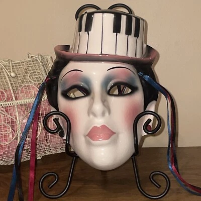 Arte en arcilla "Acerca de la máscara facial" arte de pared de cerámica San Francisco-EE. UU. 1987 9"" de altura Foto 1 de 4