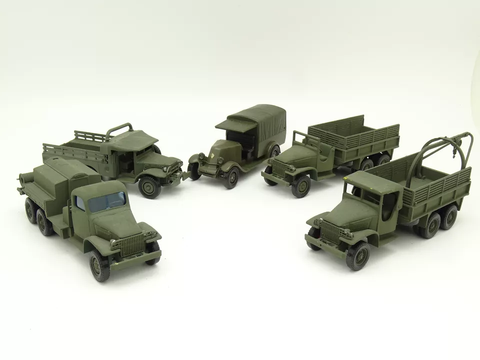 Solido 1/50 - Set of 5 Military Vehicles - Dodge - GMC - Renault - Image 1 of 1