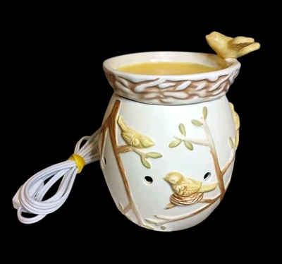 Aquecedor de cera Scentsy Natures Haven tamanho completo pássaros amarelos ninho árvores FUNHOS APOSENTADOS - Imagem 1 de 4
