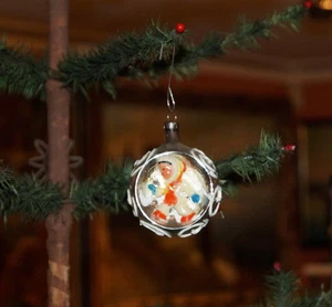 Antique Blown Glass Diorama Christmas Ornament, Eskimo (# 6605) - Bild 1 von 4