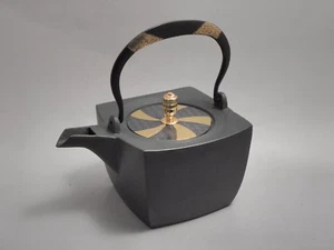 Rectangular Kotetsubin - Cáñamo y Saya - 500 ml/cc - Pequeña tetera de hierro Japón - Imagen 1 de 4