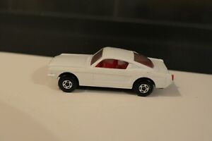 17  - MATCHBOX SUPERFAST 8 FORD MUSTANG WHITE