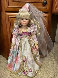 Susan Wakeen 20" Vinyl Puppe 1991 Blumenkleid Goldrand & Schleier blonde Haare - Bild 1 von 9