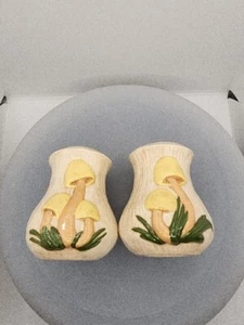 VINTAGE ARNEL'S MUSHROOMS SALT & PEPPER SHAKERS MCM 1970s 1980s Cottage Core 4" - Picture 1 of 9