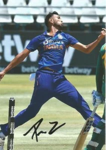 INDIA CRICKET: PRASIDH KRISHNA SIGNED 6x4 TWENTY20 ACTION PHOTO+COA **PROOF** - Imagen 1 de 2