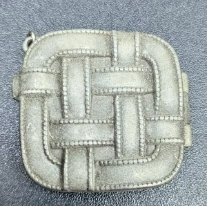 VINTAGE GÜTESIEGEL massives Parfum Medaillon, geflochtener Korb silberfarbenes Design faire Form - Bild 1 von 4