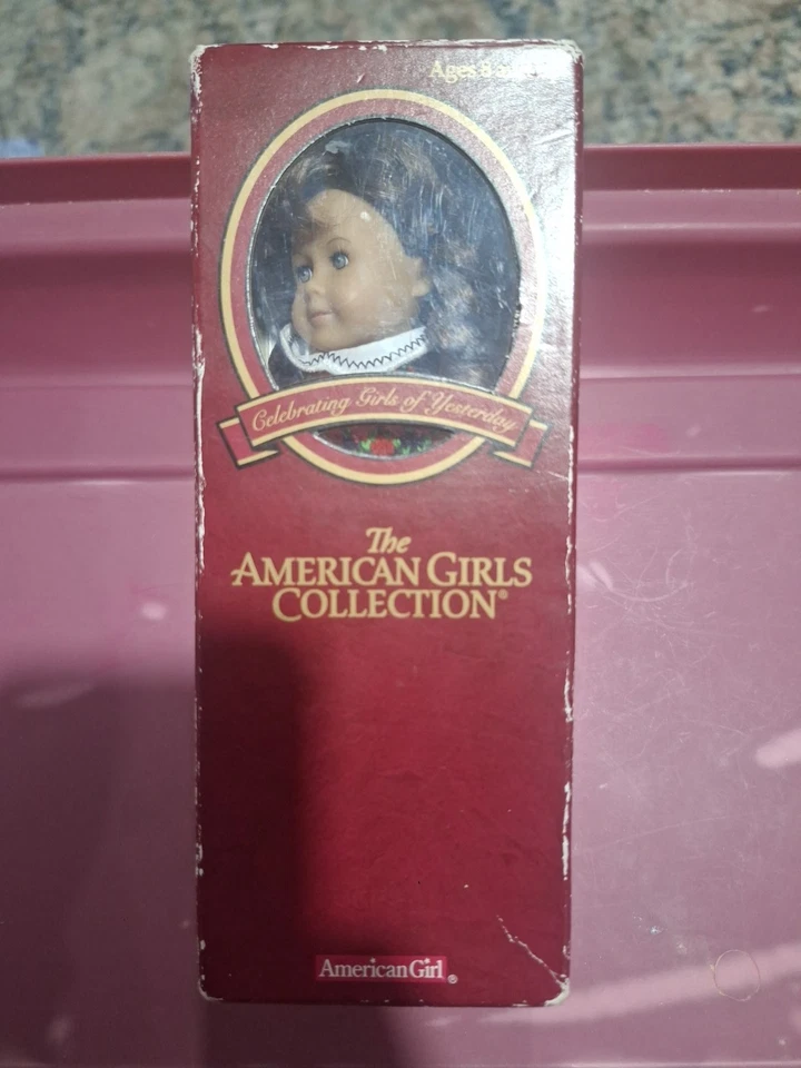 American Girl Pleasant Company Molly 6 英寸迷你娃娃带书。 — 第 1/2 张图片