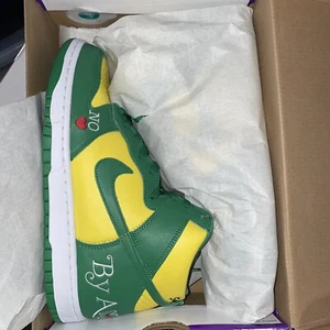 Size 9.5 - Nike Supreme x Dunk SB High By Any Means - Brazil - Picture 1 of 3
