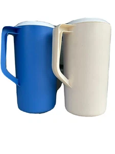 Vintage Rubbermaid 2 1/4 Quart #2445 Pitcher Lot Of 2 Blue Beige - Picture 1 of 6