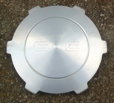 2004 - 2007 GMC YUKON SIERRA 1500 MACHINED WHEEL OEM CENTER CAP 9594521 Hubcap B - Image 1 of 4