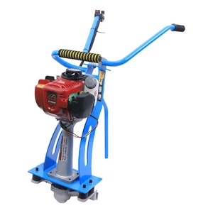 Vibrating Concrete Power Screed with 35.8cc Four-Stroke Engine, 573lbs Force, - Picture 1 of 6