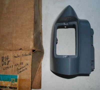 NOS 1972 PONTIAC BONNEVILLE GRANDVILLE RH FRONT FENDER EXTENSION 484089 NEW GM - Image 1 of 4