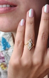 Juego de anillos apilables de dos piezas, conjunto de bisel de moissanita marquesa y redondo anillo de boda - Imagen 1 de 6