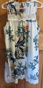 Damen XL lange geblümte ärmellose Tunika Häkelakzente weiß blau grün koralle - Bild 1 von 13