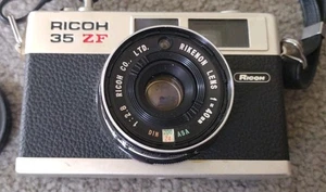 Ricoh 35 ZF analoge Sucherkamera 35 mm mit Rikenon 40 mm f2.8 Objektiv & Kappe funktioniert - Bild 1 von 7