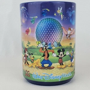 Taza de café Walt Disney World Epcot 2000 'Hand In Hand' clásica nuevo personaje - Imagen 1 de 9