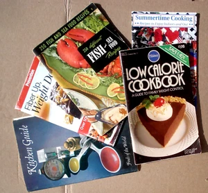 Lot of 5 Cook Booklets Vintage Recipes - Picture 1 of 6