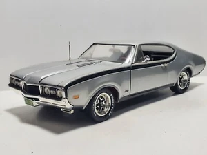 Ertl American Muscle 1968 Oldsmobile 442 Hurst Edition 1:18 Scale Diecast Car - Picture 1 of 12
