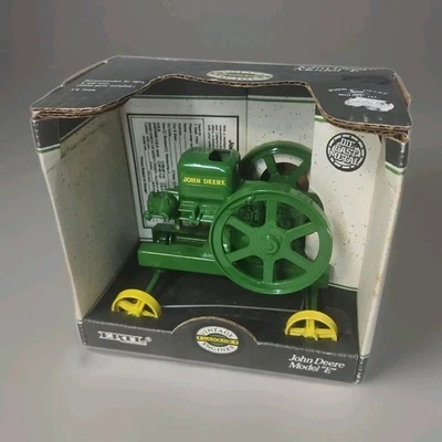 Tractor John Deere Modelo E “Ertl” de colección con caja Foto 1 de 4