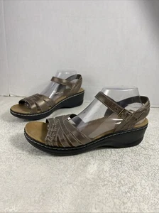 Clarks Bendables Damen-Sandalen 10 breit bronzefarben Leder Fersenriemen niedriger Keilabsatz - Bild 1 von 20