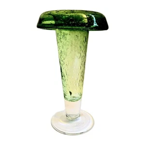 CLASSIC MAXWELL & WILLIAMS 18cm GREEN GLASS ROLLED MUSHROOM VASE w/BUBBLES - Picture 1 of 6