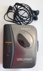 Sony Walkman WM EX122 Cassette Player With Sony Headphones - Picture 1 of 7