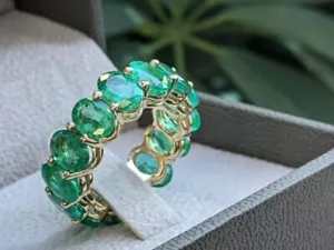 Eternity-Bandring 5 kt Ovalschliff Laborgefertigt grüner Smaragd 14 K Gelbgold plattiert - Bild 1 von 1
