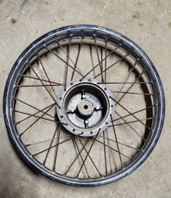Rueda delantera de acero Takasago 140x16 Kawasaki KD100 con buje, tambor y radios Foto 1 de 4