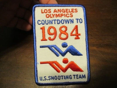 Cuenta atrás de los Juegos Olímpicos de Los Ángeles para 1984 EE. UU. PARCHE SHOOTING TEAM NOS 3 X 4 1/2"" Foto 1 de 3