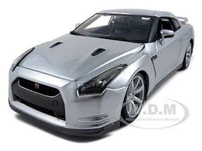 Nissan GT-R R35 2009 plateado 1/18 modelo de coche fundido a presión de Burago 12079 Foto 1 de 4