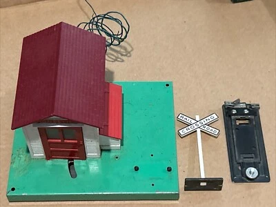 Lionel Automatic 145 Gateman Postwar VG Condition - Image 1 of 4