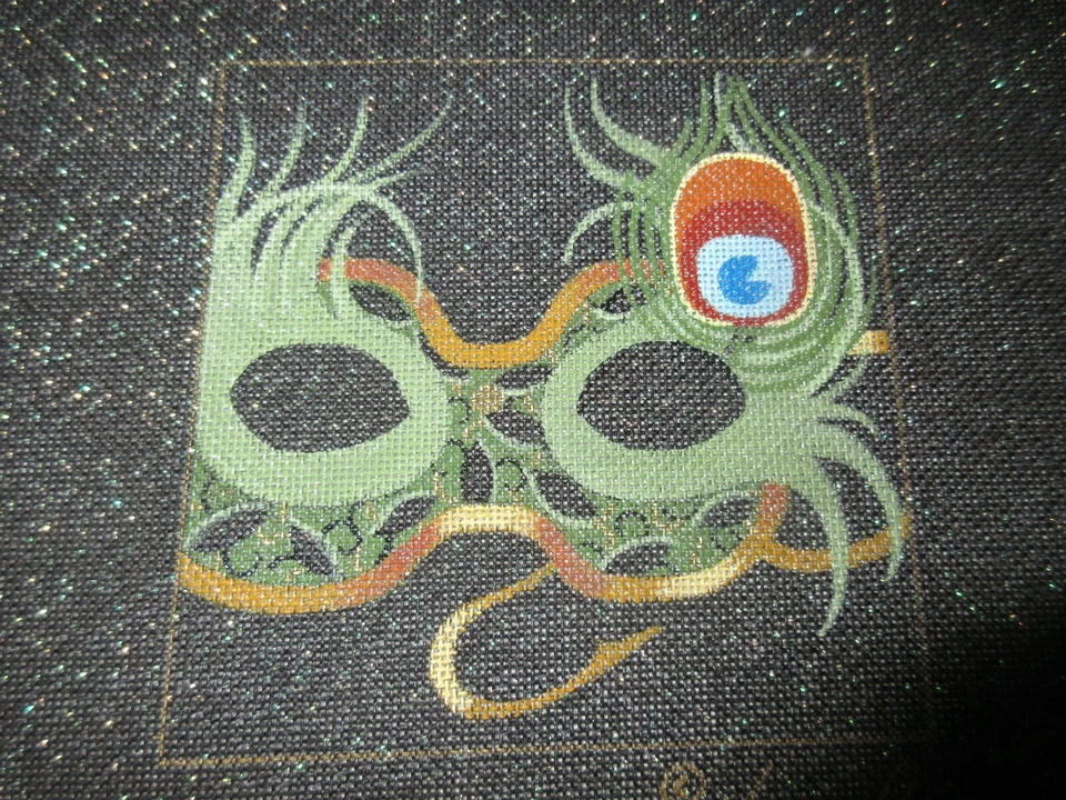 Lienzo a punta de aguja pintado a mano diseños Leigh **MÁSCARA DE CARNAVAL MONTAÑA RUSA GISELLA** Foto 1 de 1