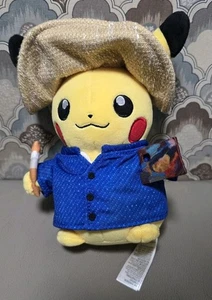 Peluche Pokemon Center x Van Gogh Museum Pikachu 7" - in mano - Foto 1 di 5