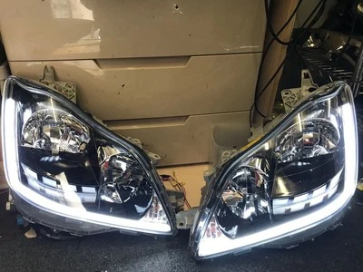 Faros Toyota 18 Crown Athlete con línea emisora secuencial AFS de 2 colores Foto 1 de 4