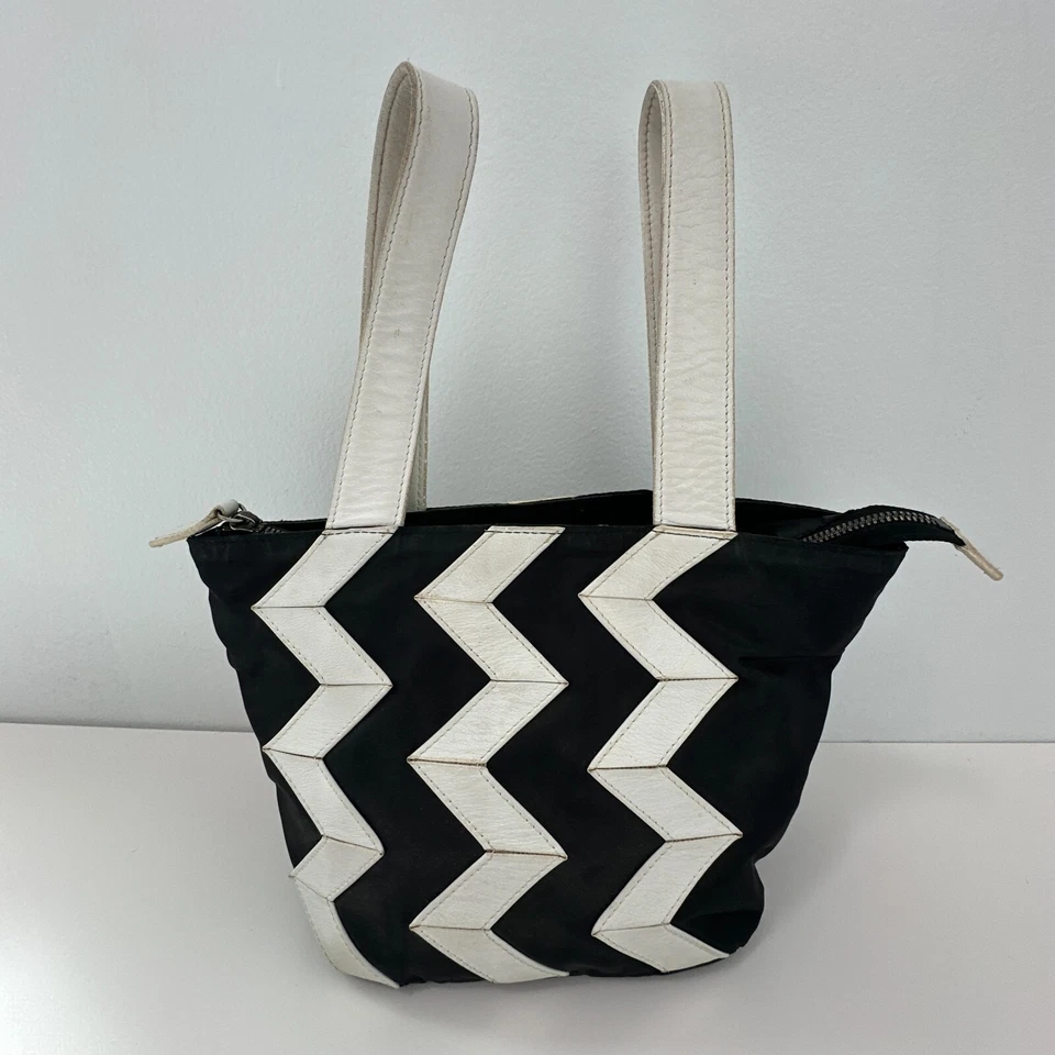 Issey Miyake Cartera Negro Blanco Zig Zag Nylon Pequeño Bolso Cubo Bolso de Mano Y2K Foto 1 de 4